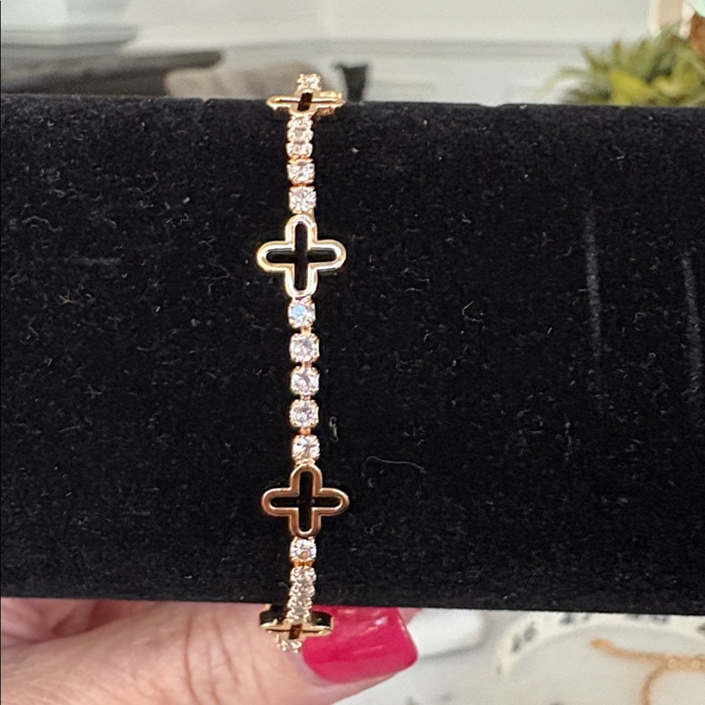 ✨New Rose gold-toned tennis bracelet crosses and cubic zirconia stones 7.5” 🎁 - Picture 1 of 8